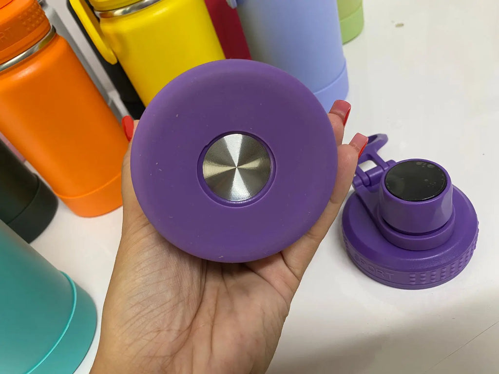 Garrafa Térmica Anti Vazamento 600ML Com Alça Chaveiro Borracha®